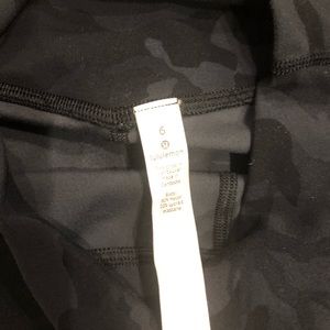 Lululemon size 6 camo aligns